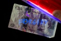 obrazek do "counterfeit money" po polsku